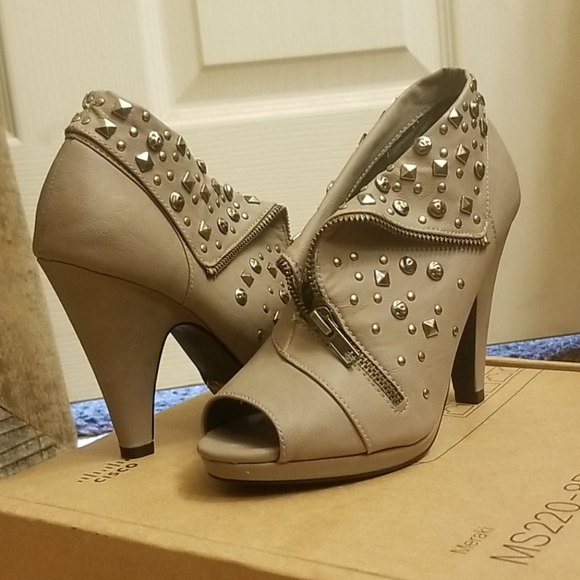 BKE SOLES! GREY BOOTIES, - Picture 3 of 11